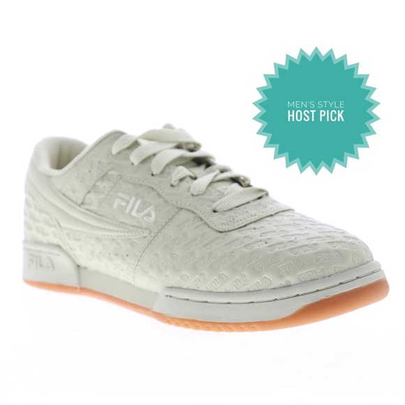 ✨HP✨NIB men’s Fila 9.5 original fitness logo shoes NWT ✨HP✨NIB men’s Fila 9.5 original fitness logo shoes NWT